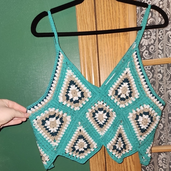 Petal dew Nwot m/l crochet crop top teal/tan - Picture 2 of 3